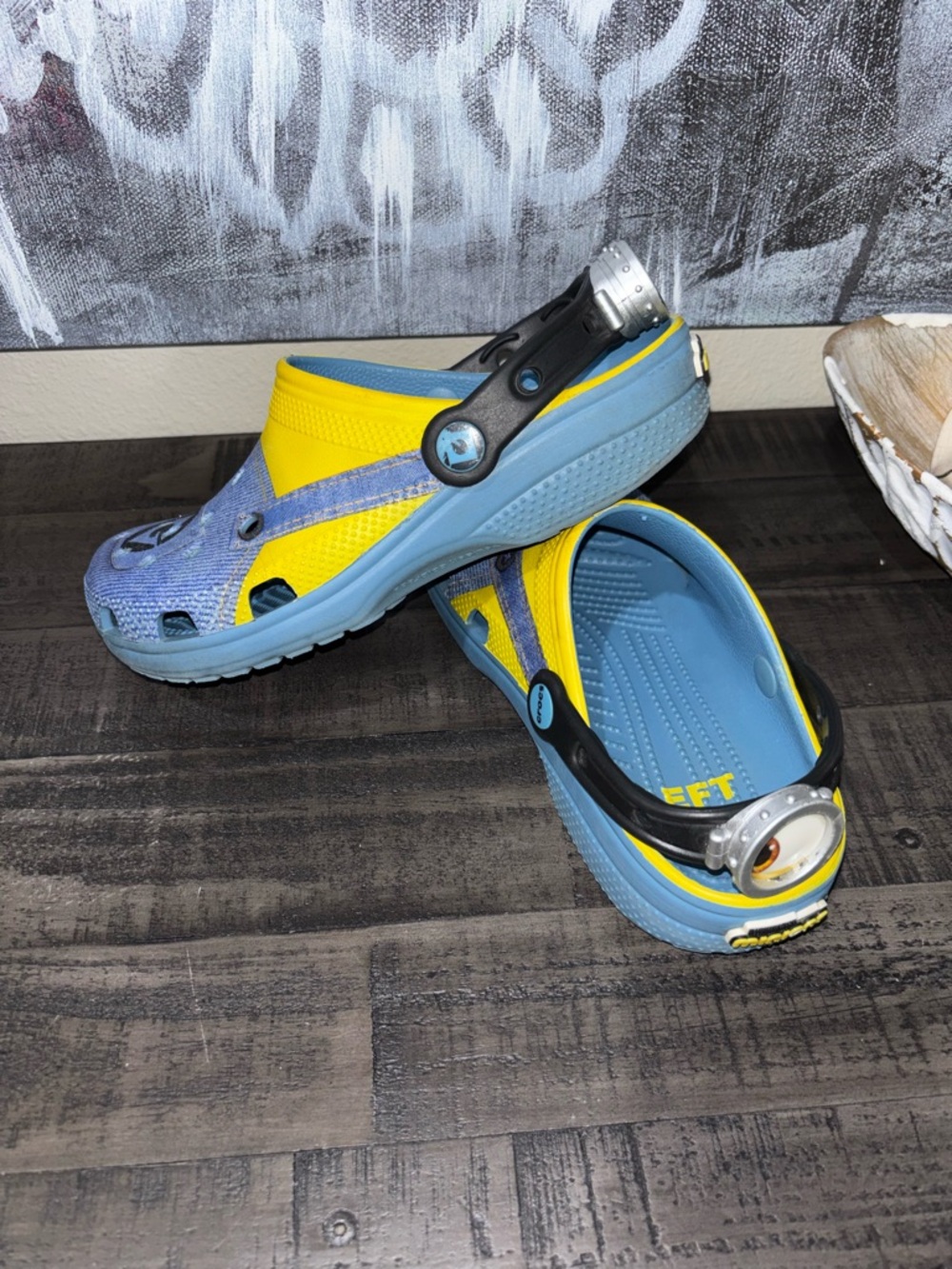 Crocs Kids' Classic Despicable Me Minion Clogs SZ 5 - Picture 2 of 8